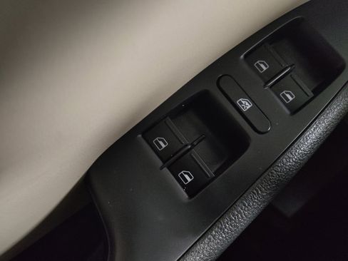 Used 2017 Volkswagen Jetta SE image 27