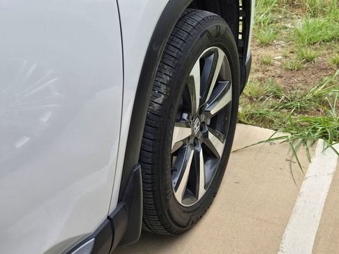 Used 2025 Honda Pilot Touring image 10