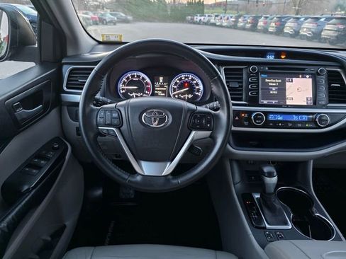 Used 2014 Toyota Highlander XLE AWD/4WD image 21