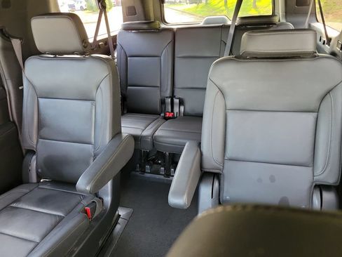 Used 2021 Chevrolet Suburban Z71 AWD/4WD image 17