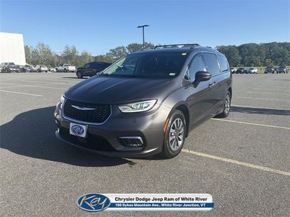 Used 2021 Chrysler Pacifica Touring-L