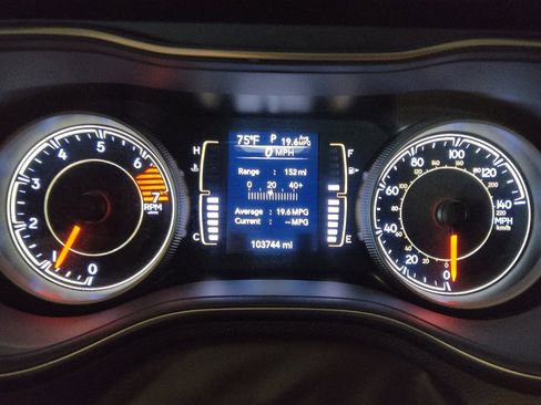Used 2020 Jeep Cherokee Latitude FWD image 23
