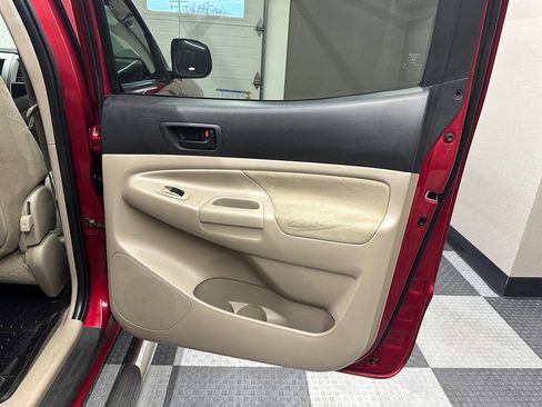 Used 2005 Toyota Tacoma PreRunner image 24