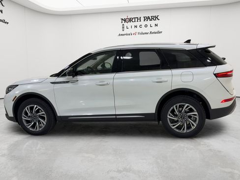 New 2026 Lincoln Corsair Premiere FWD image 7