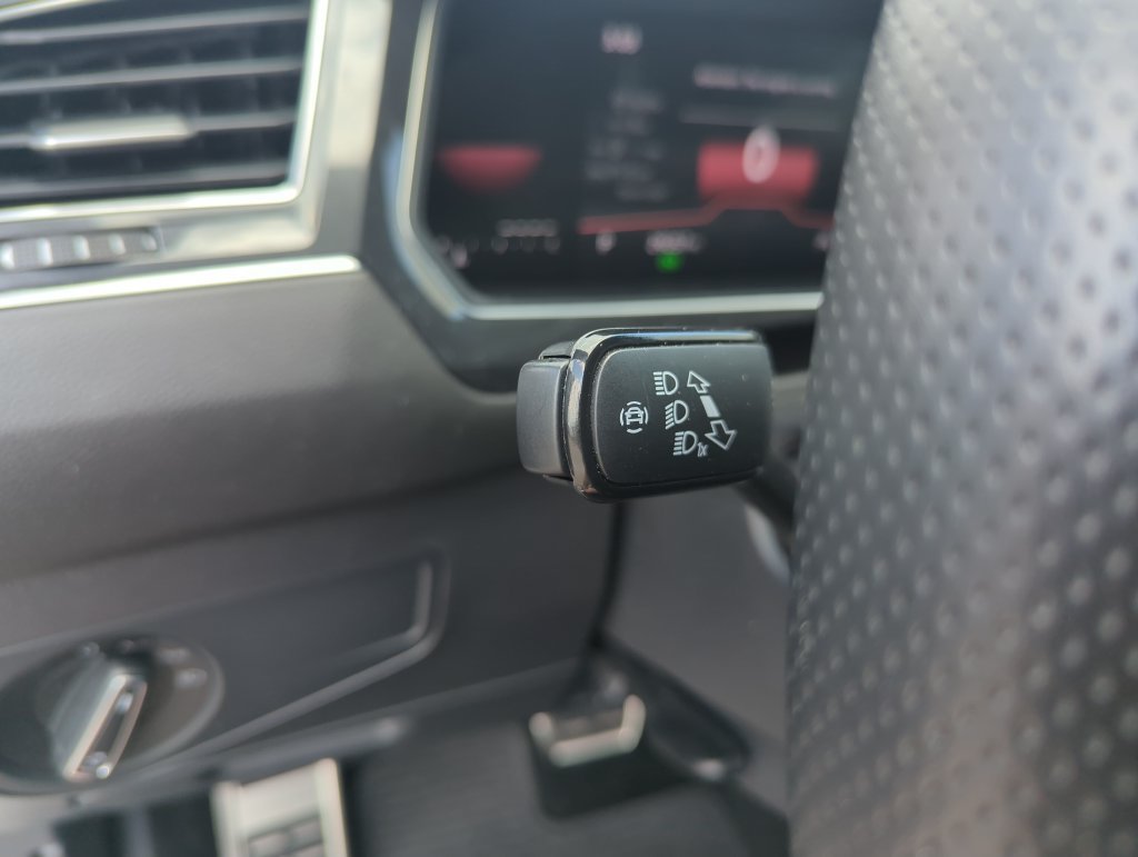 Certified 2023 Volkswagen Tiguan SE R-Line FWD image 21