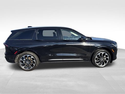 Used 2024 Lincoln Nautilus Reserve image 13