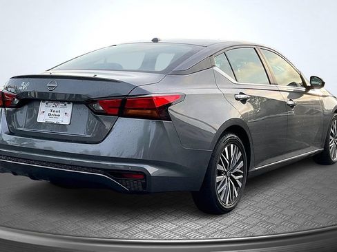 Used 2025 Nissan Altima 2.5 SV FWD image 7