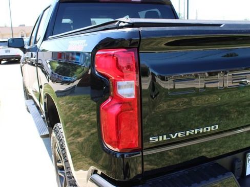 Used 2021 Chevrolet Silverado 1500 Custom Trail Boss AWD/4WD image 31