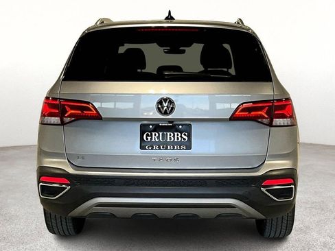 Used 2024 Volkswagen Taos SE image 6