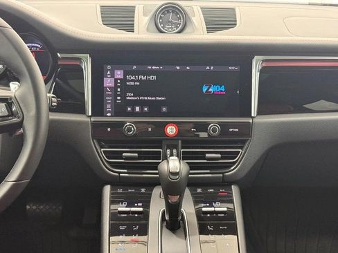 Certified 2025 Porsche Macan AWD/4WD image 13