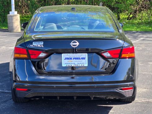 Used 2025 Nissan Altima 2.5 SV FWD image 12