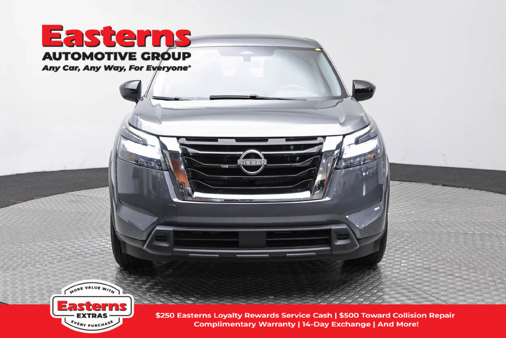 Used 2024 Nissan Pathfinder S AWD/4WD image 3
