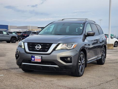 Used 2018 Nissan Pathfinder Platinum image 2