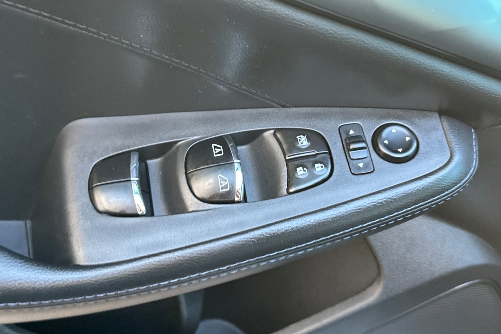 Used 2018 Nissan Maxima SR w/ Interior Lighting Package FWD image 12