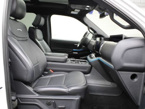 Used 2025 Ford Expedition Max Platinum w/ Stealth Appearance Package AWD/4WD image 38