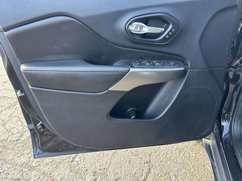 Used 2021 Jeep Cherokee Limited w/ Mopar Interior Package AWD/4WD image 8