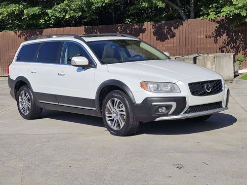 Used 2015 Volvo XC70 T5 Platinum w/ Protection Package FWD image 3