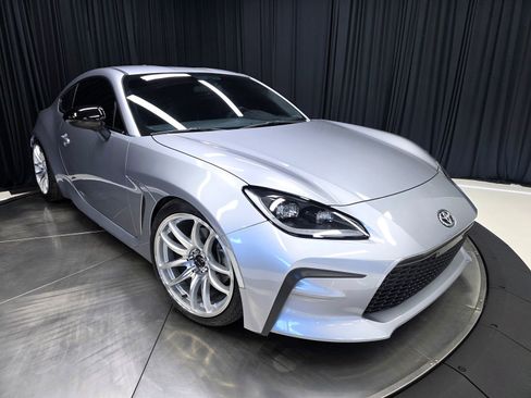 Used 2024 Toyota GR86 Premium RWD image 43