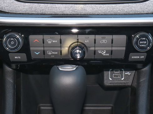 New 2026 Jeep Compass Latitude image 18