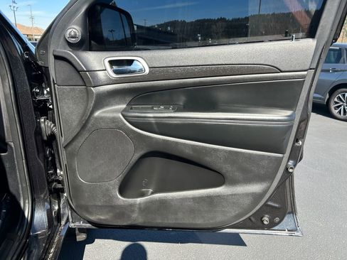 Used 2015 Jeep Grand Cherokee Altitude AWD/4WD image 26