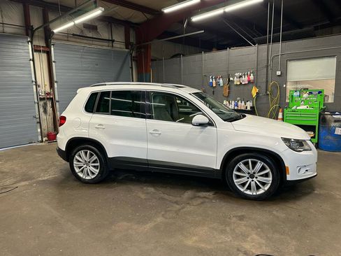 Used 2011 Volkswagen Tiguan S image 4