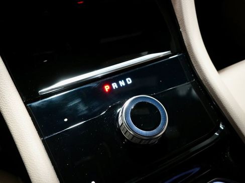 Used 2023 Jeep Grand Cherokee L Limited w/ Black Appearance Package image 22