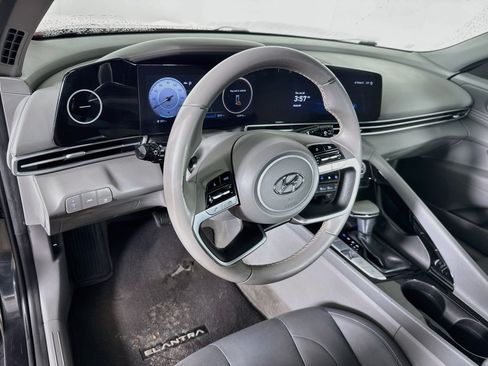 Used 2023 Hyundai Elantra SEL w/ Convenience Package FWD image 8