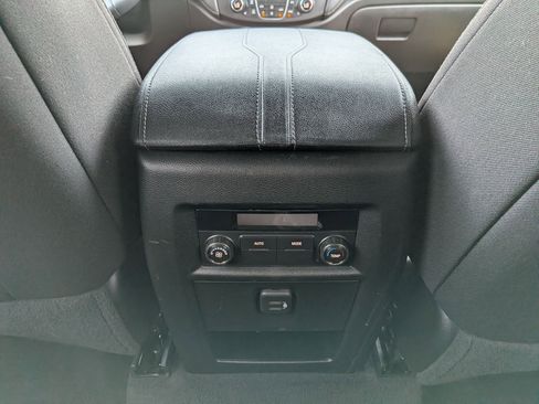 Used 2023 Chevrolet Traverse LT FWD image 20