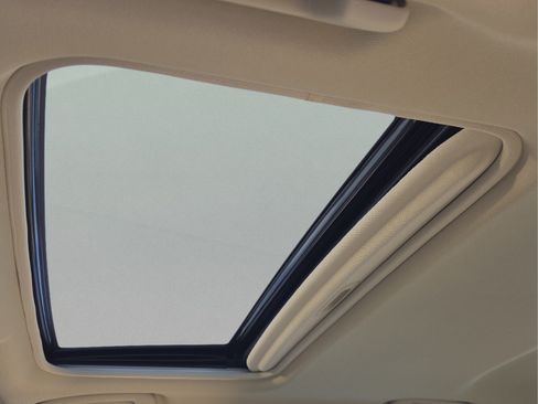 Used 2017 Toyota Camry XLE w/ Moonroof Package FWD image 25