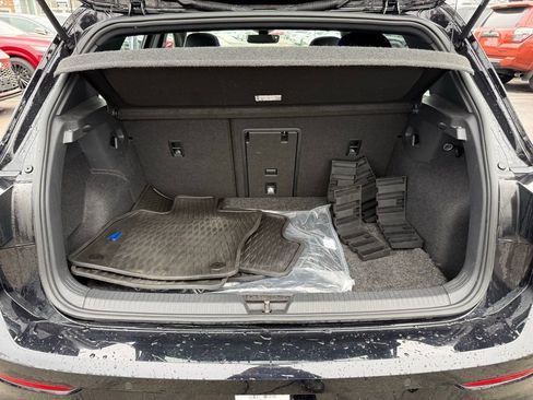 Used 2022 Volkswagen Golf R image 17