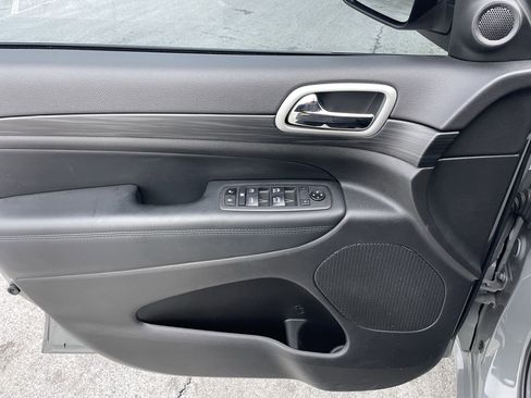 Used 2021 Jeep Grand Cherokee Laredo X image 12