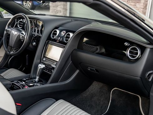 Used 2016 Bentley Continental GT image 31