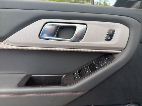 Used 2025 Ford Explorer Active w/ Active Comfort Package image 7