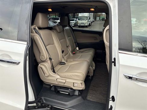 Used 2023 Honda Odyssey Touring image 11