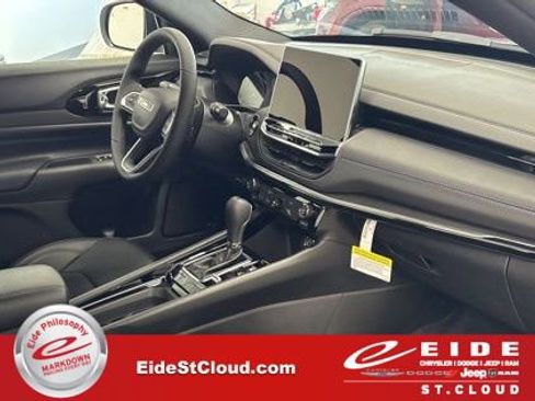 New 2026 Jeep Compass Latitude image 18