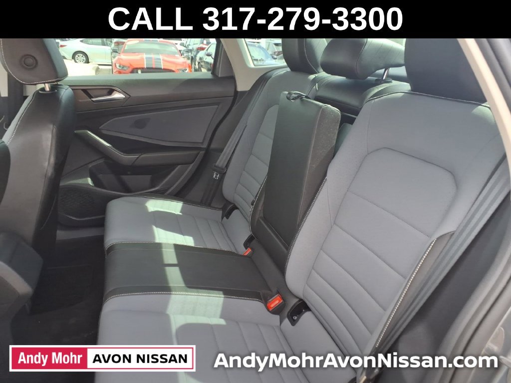 Used 2025 Volkswagen Jetta SE FWD image 35