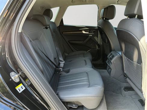 Used 2023 Audi Q5 2.0T Premium w/ Convenience Package image 13