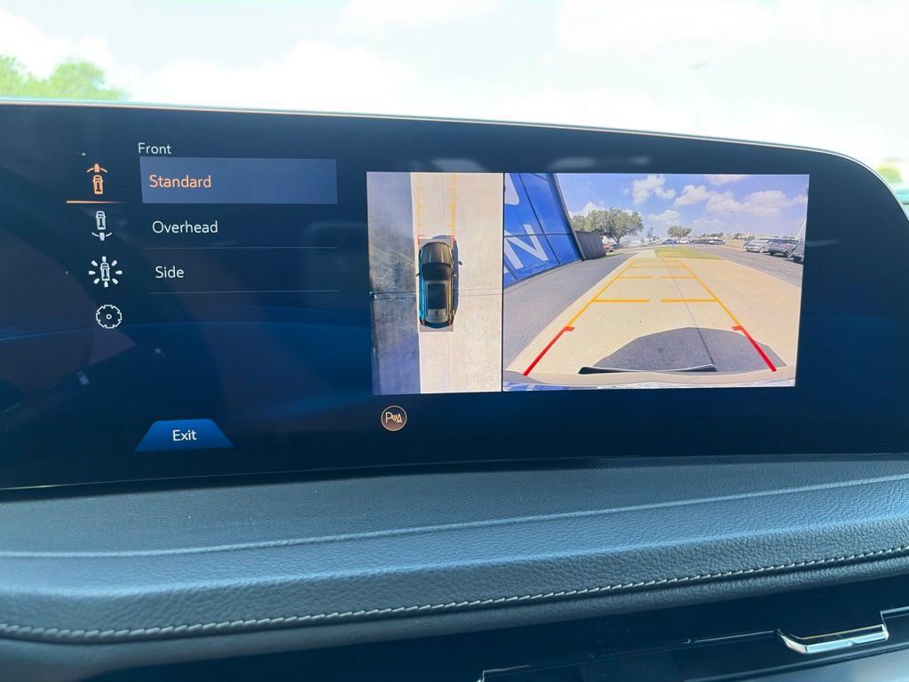 Used 2025 Cadillac XT4 Premium Luxury FWD image 33