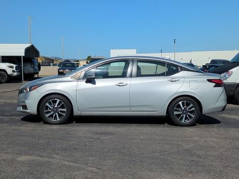 Used 2021 Nissan Versa SV FWD image 5