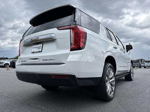 Used 2023 GMC Yukon Denali AWD/4WD image 10