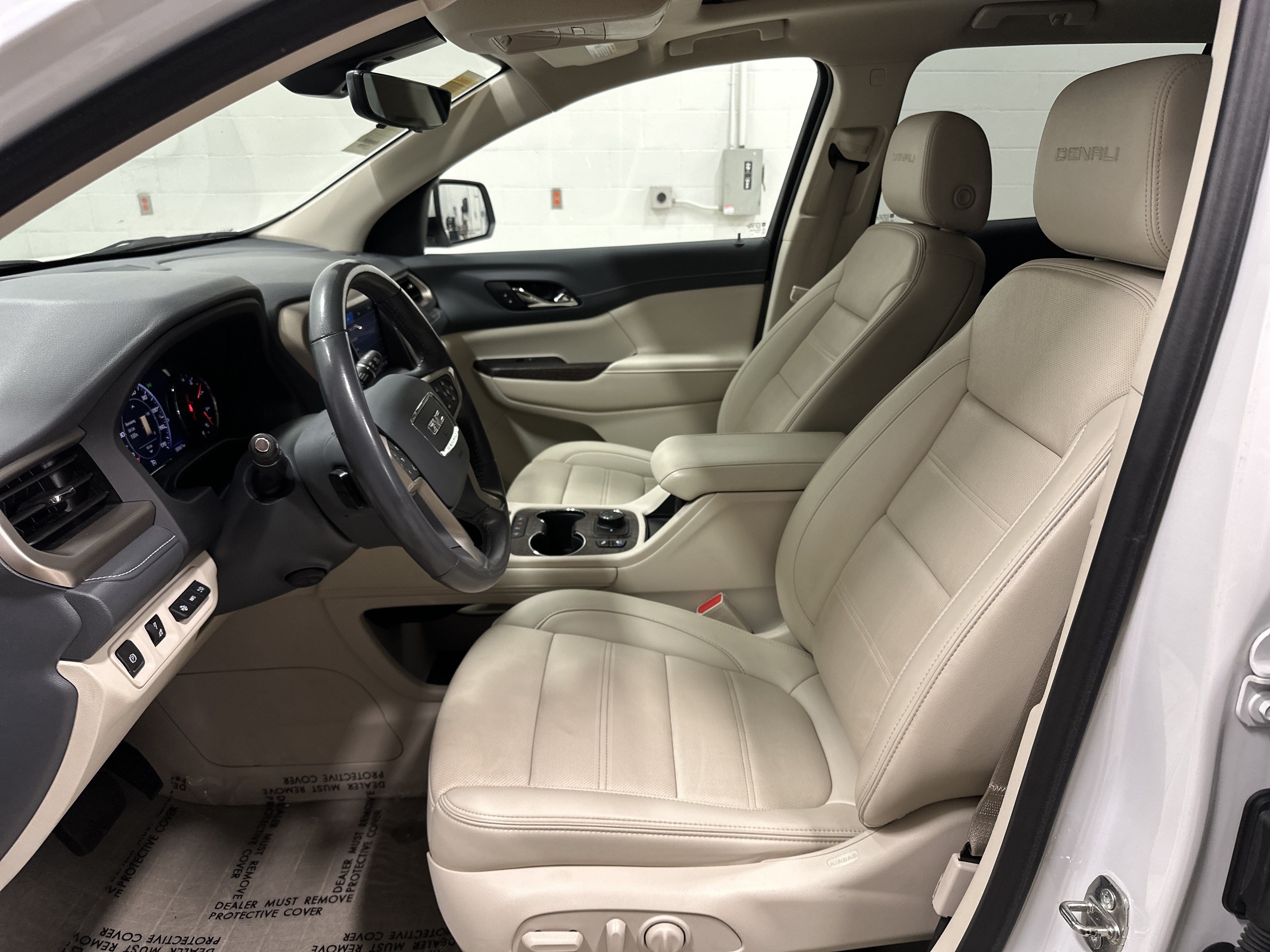 Used 2022 GMC Acadia Denali w/ Denali Ultimate Package AWD/4WD image 19