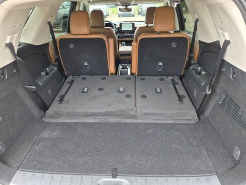 Used 2024 Nissan Pathfinder Platinum AWD/4WD image 21