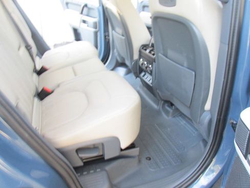 Used 2022 Land Rover Defender 110 SE image 40