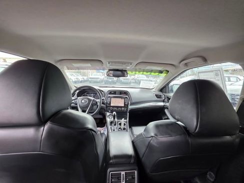 Used 2021 Nissan Maxima 3.5 SV w/ Floor Mat Group FWD image 12