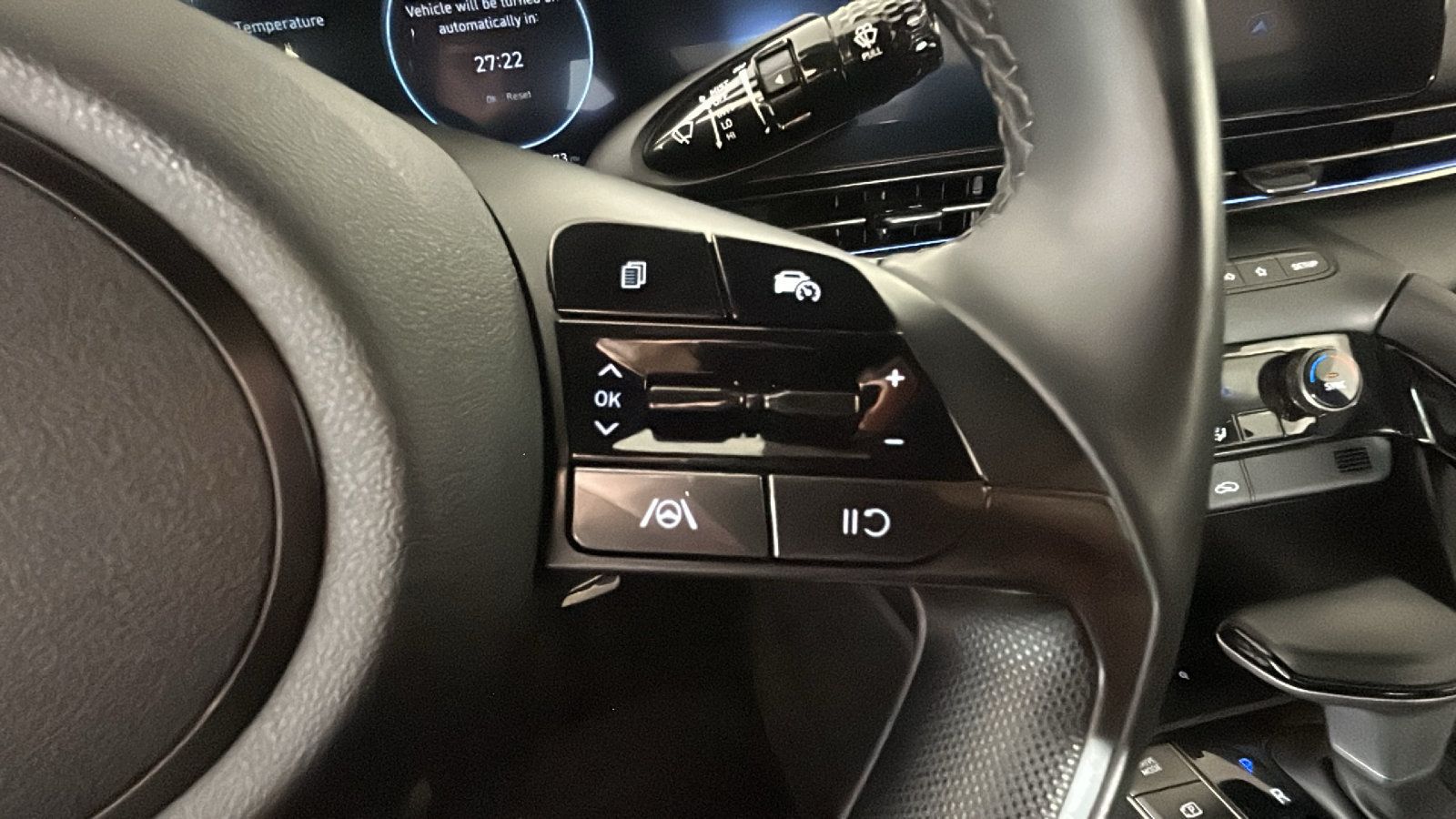 Used 2025 Hyundai Elantra SEL FWD image 20