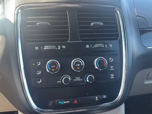 Used 2017 Dodge Grand Caravan SXT FWD image 25