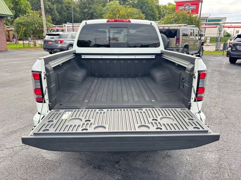 Used 2024 Nissan Frontier SV w/ SV Convenience Package RWD image 12