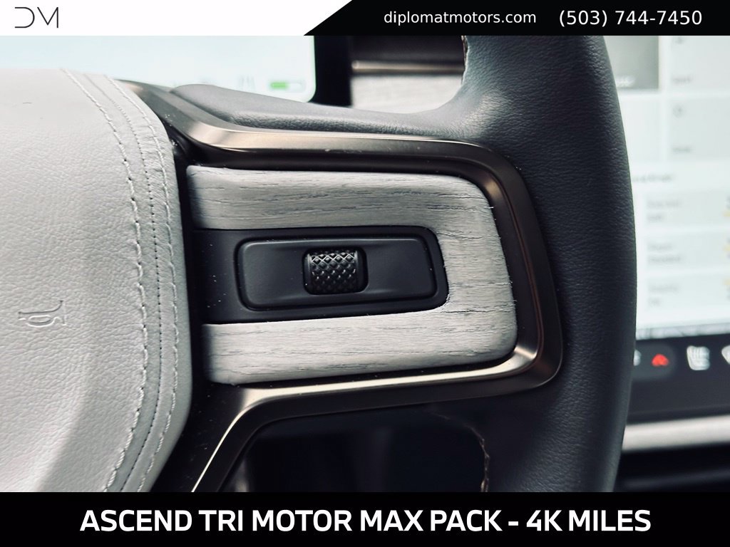 Used 2025 Rivian R1S Premium Dual AWD/4WD image 32