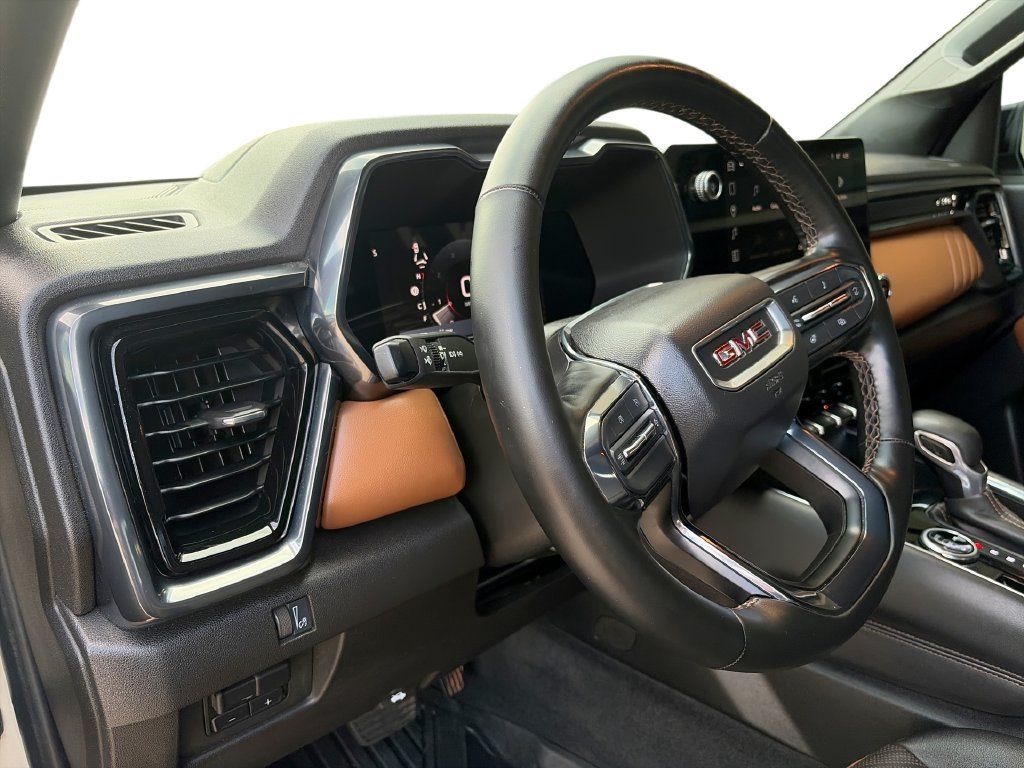 Used 2023 GMC Canyon AT4 w/ AT4 Premium Package AWD/4WD image 10