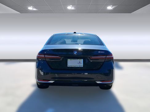 Used 2026 BMW 530i w/ Premium Package RWD image 9